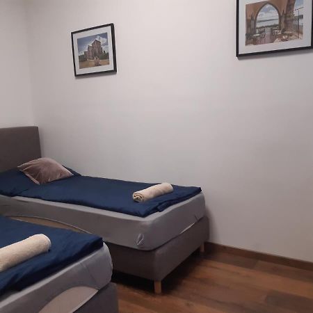 Varalja Apartman Tata Zewnętrze zdjęcie