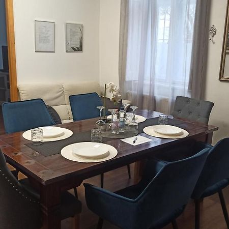 Varalja Apartman Tata Zewnętrze zdjęcie
