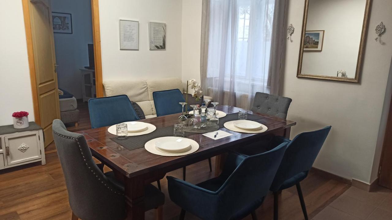 Varalja Apartman Tata Zewnętrze zdjęcie