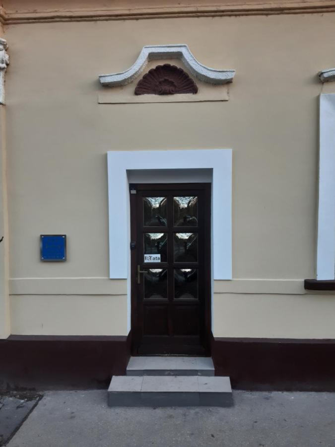 Varalja Apartman Tata Zewnętrze zdjęcie