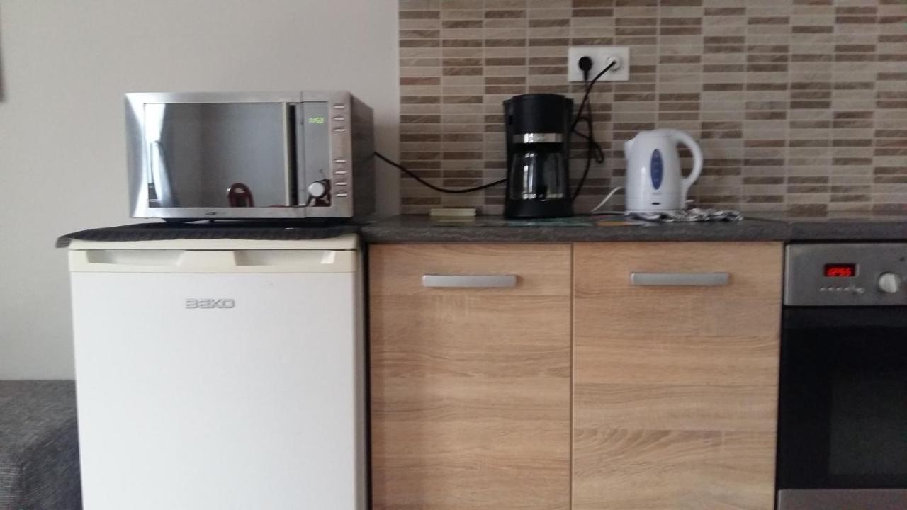Varalja Apartman Tata Zewnętrze zdjęcie